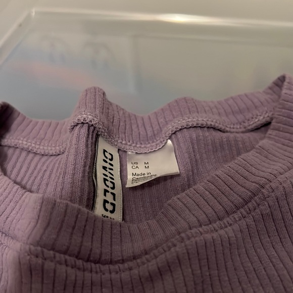 purple crop top from H&M divided - Picture 2 of 2